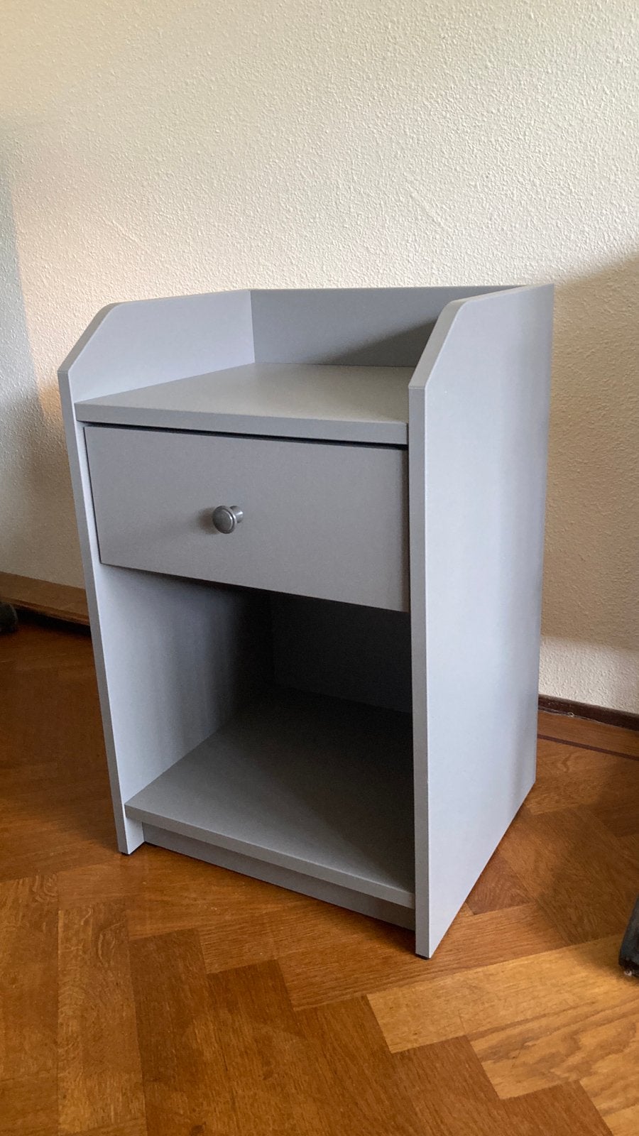 IKEA HAUGA GRIJS NACHTKASTJE, Ophalen, Zo goed als nieuw, Hout, Minder dan 45 cm