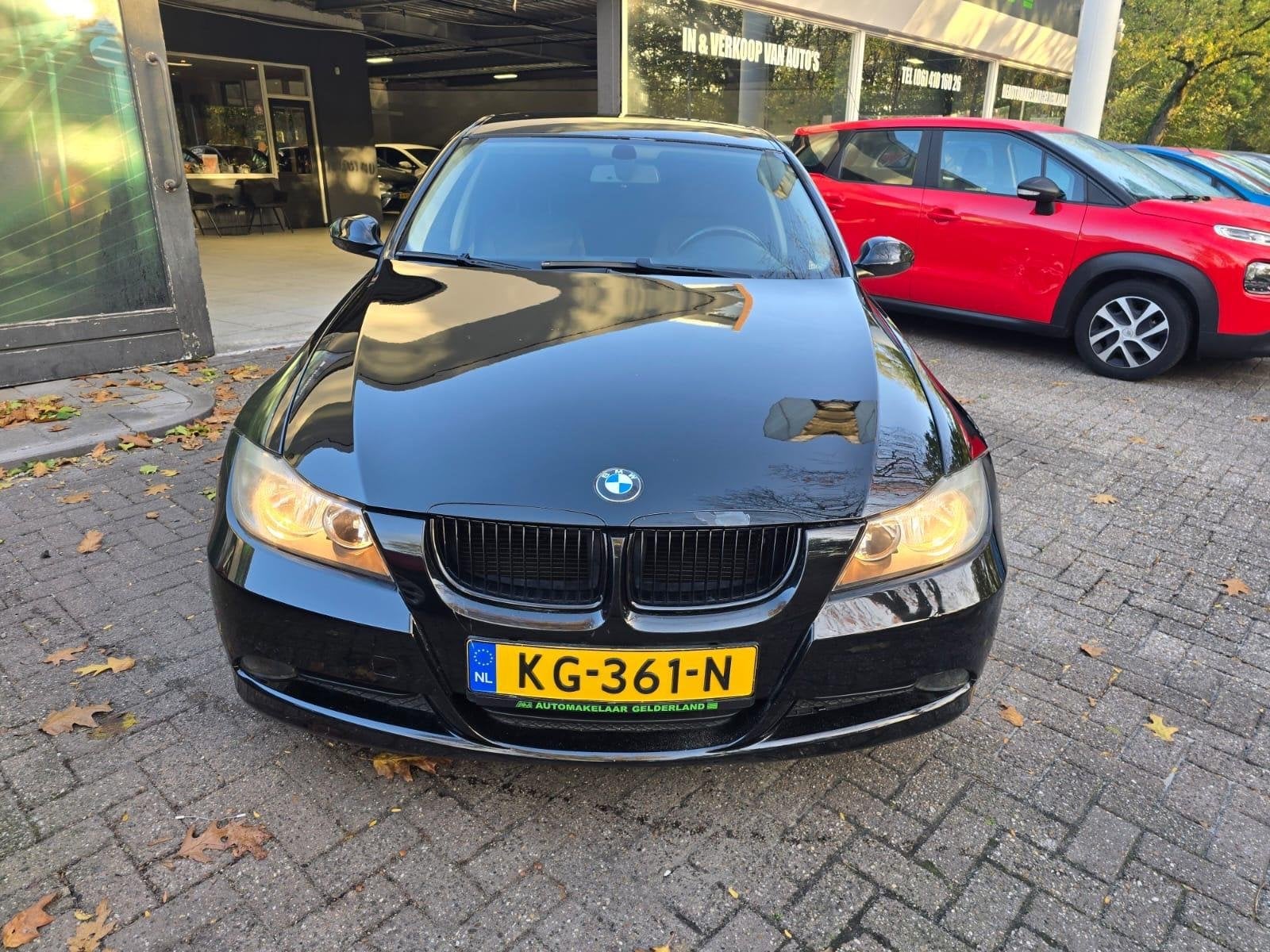 BMW 3-serie 318i Business Line | GOED ONDERHOUDEN | NIEUWE A, Dealer onderhouden, 4 cilinders, 129 pk, Zwart
