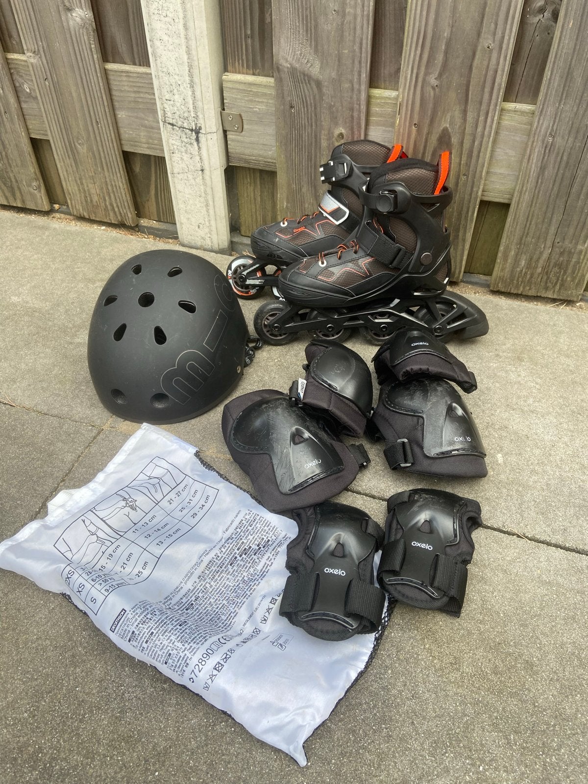 2 x Oxelo inline skates met helm en beschermers (maat 35-38), Ophalen, Gebruikt, Overige typen, Overige merken