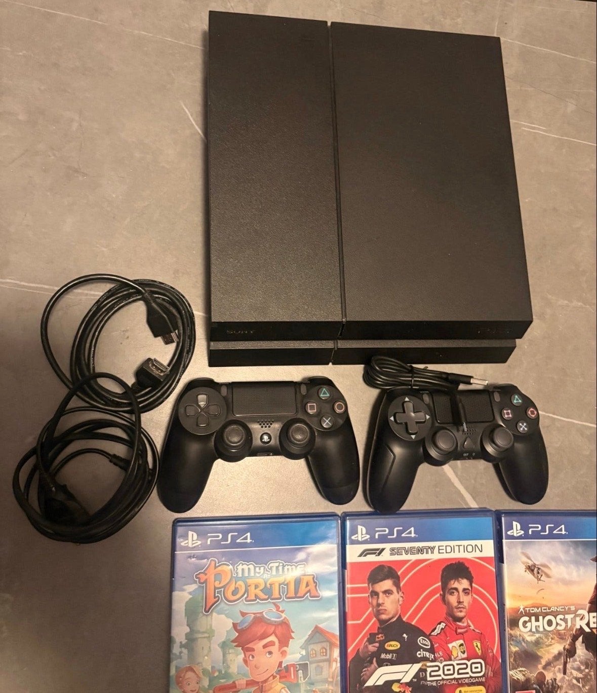 PS4 Slim met 2 controllers en 5 spellen, Overige genres, Eén computer, Ophalen of Verzenden, Zo goed als nieuw