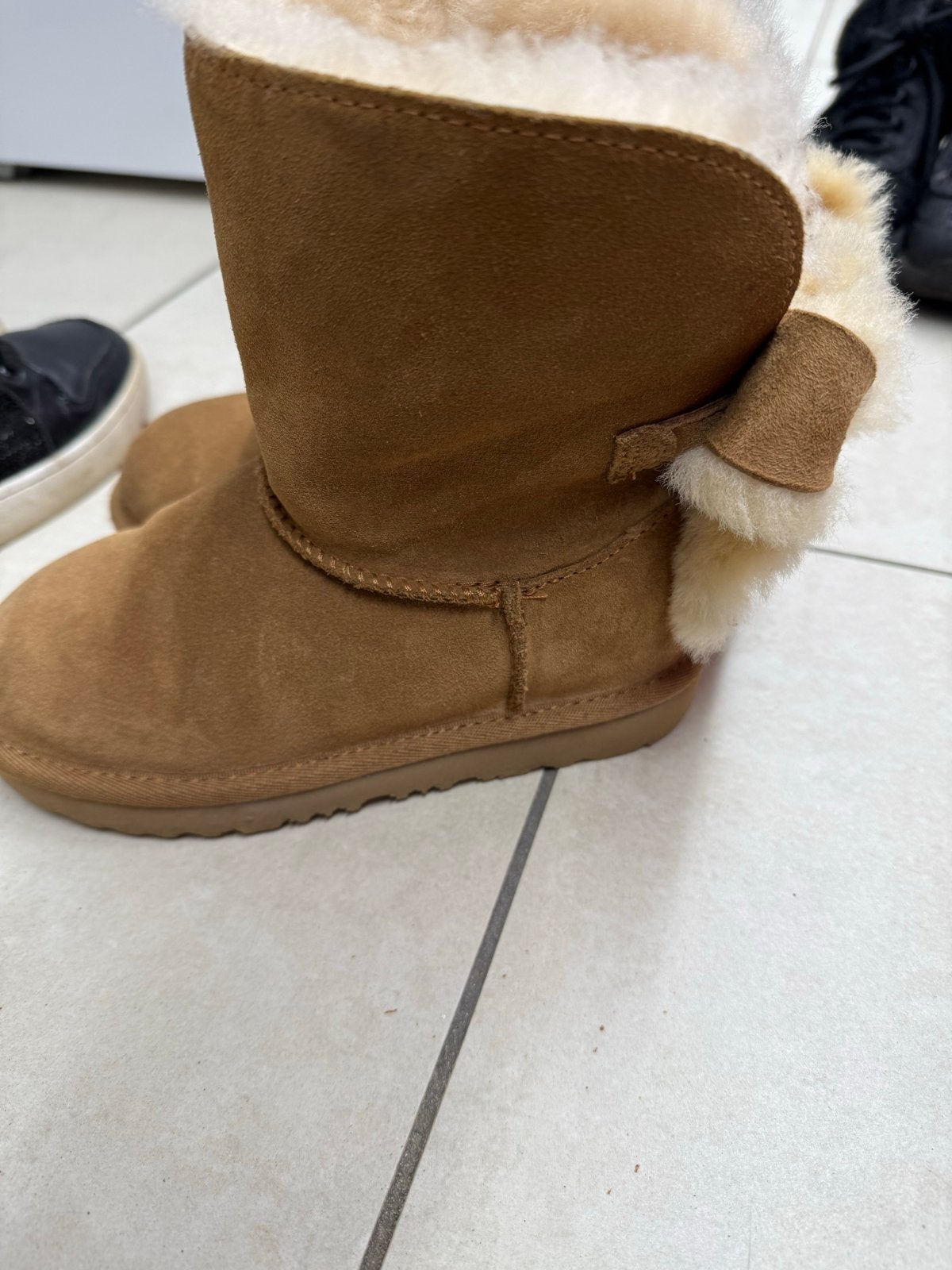 UGG Laarzen met strik en bont - Zo goed als nieuw, Ophalen of Verzenden, Zo goed als nieuw, Meisje, Laarzen
