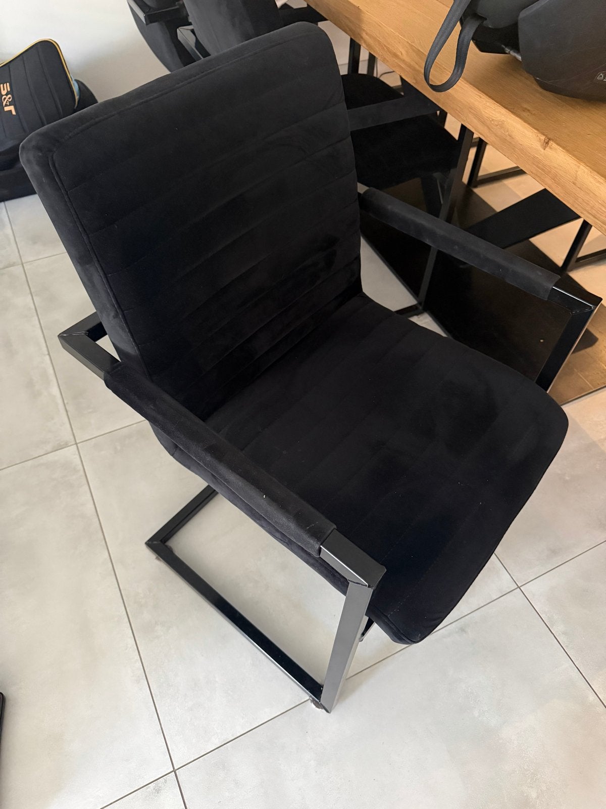 6 eetkamerstoelen, zwart, gebruikt, 1 moet gelast, Huis en Inrichting, Ophalen, Gebruikt, Zwart, Metaal