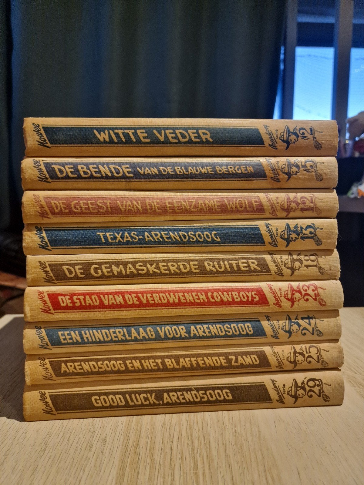 J. Nowee Arendsoog Serie, Boeken, Ophalen of Verzenden, Gelezen