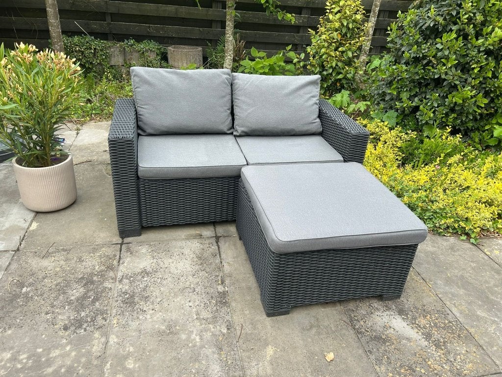 Loungebank en hocker incl. bijbehorende kussens (Allibert), Tuin en Terras, Tuinsets en Loungesets, Kunststof, Gebruikt, Bank