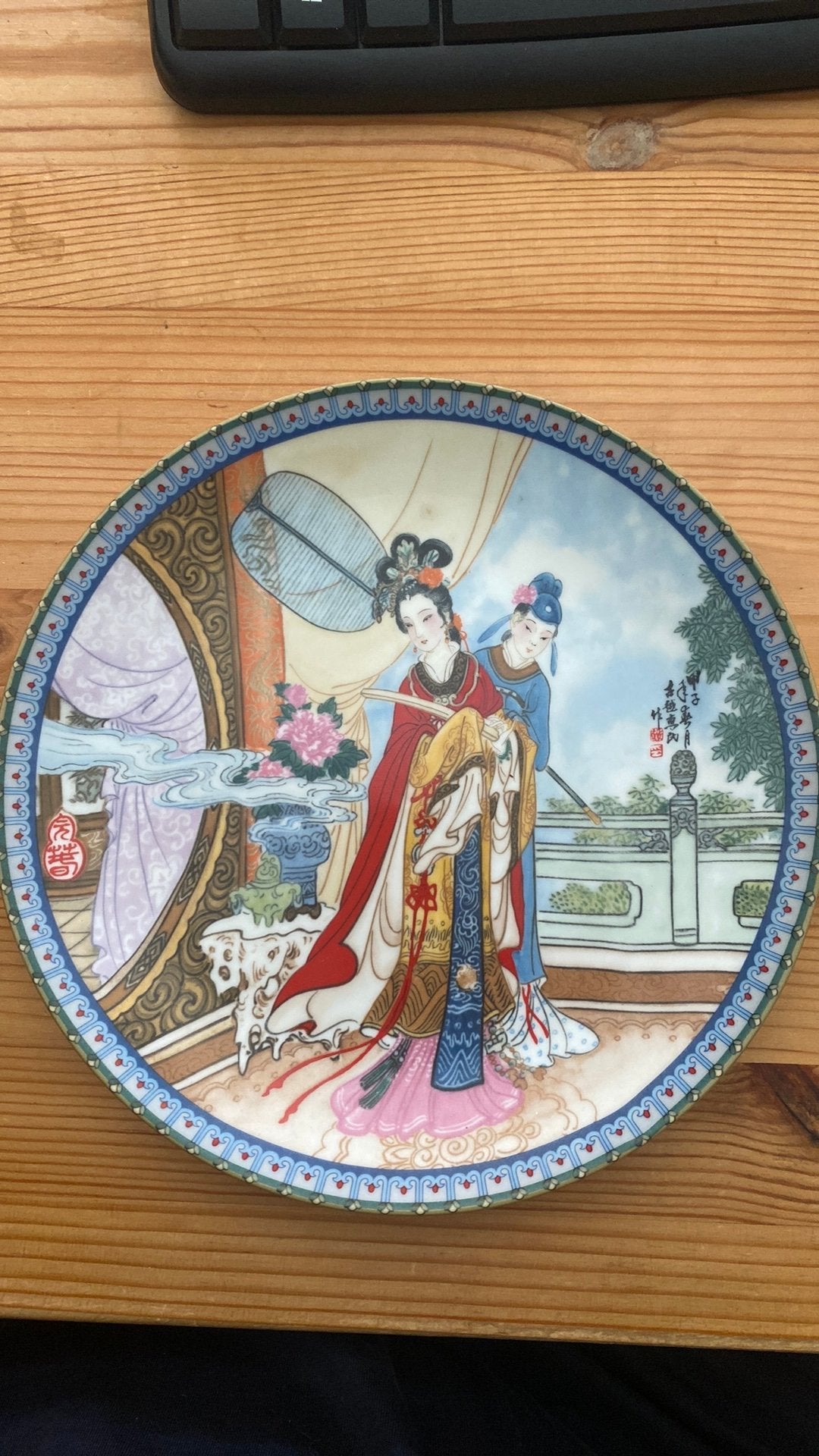 Bradex Chinese Decoratieve Plaat - Vrouwen in Traditionele K, Antiek en Kunst, Ophalen of Verzenden