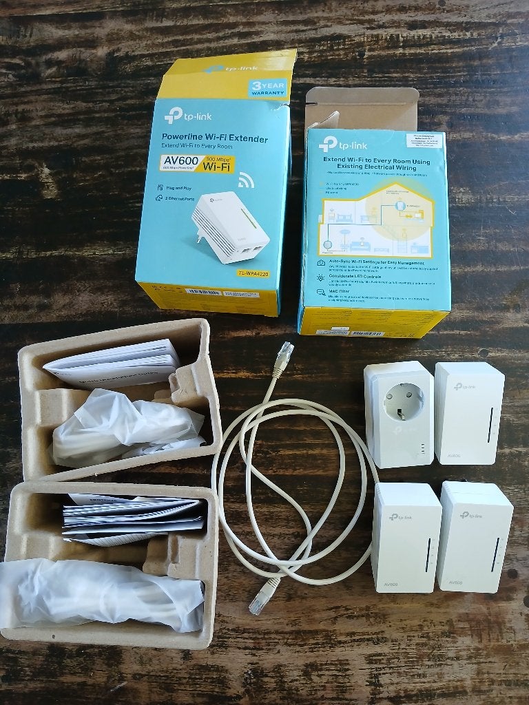 3 Powerline WiFi versterkers. Compleet set, Computers en Software, WiFi-versterkers, Ophalen of Verzenden, Gebruikt, Tp link, deco, m5, m9, m4, x20, x50