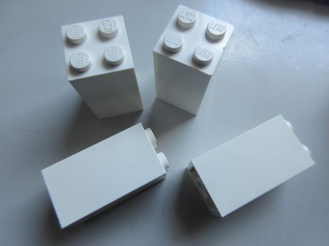 nr. 7499, 4 hoge witte stenen, 2x2x3, Kinderen en Baby's, Speelgoed | Duplo en Lego, Ophalen of Verzenden, Zo goed als nieuw, Complete set