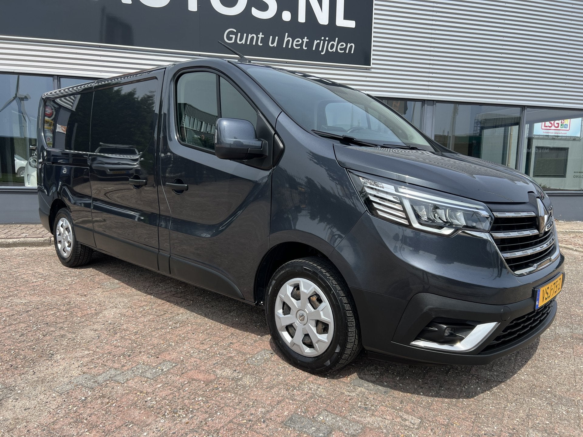 Renault Trafic 2.0 dCi 130 T30 L2H1 Work Edition (bj 2022), Voorwielaandrijving, Gebruikt, 4 cilinders, Renault