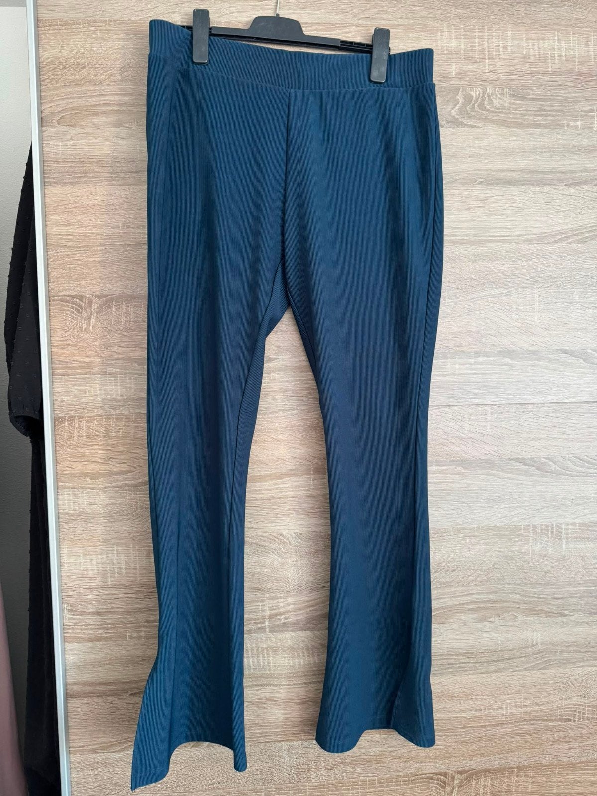 Donkerblauwe geribbelde flared broek, Blauw, Onbekend, Lang, Gedragen