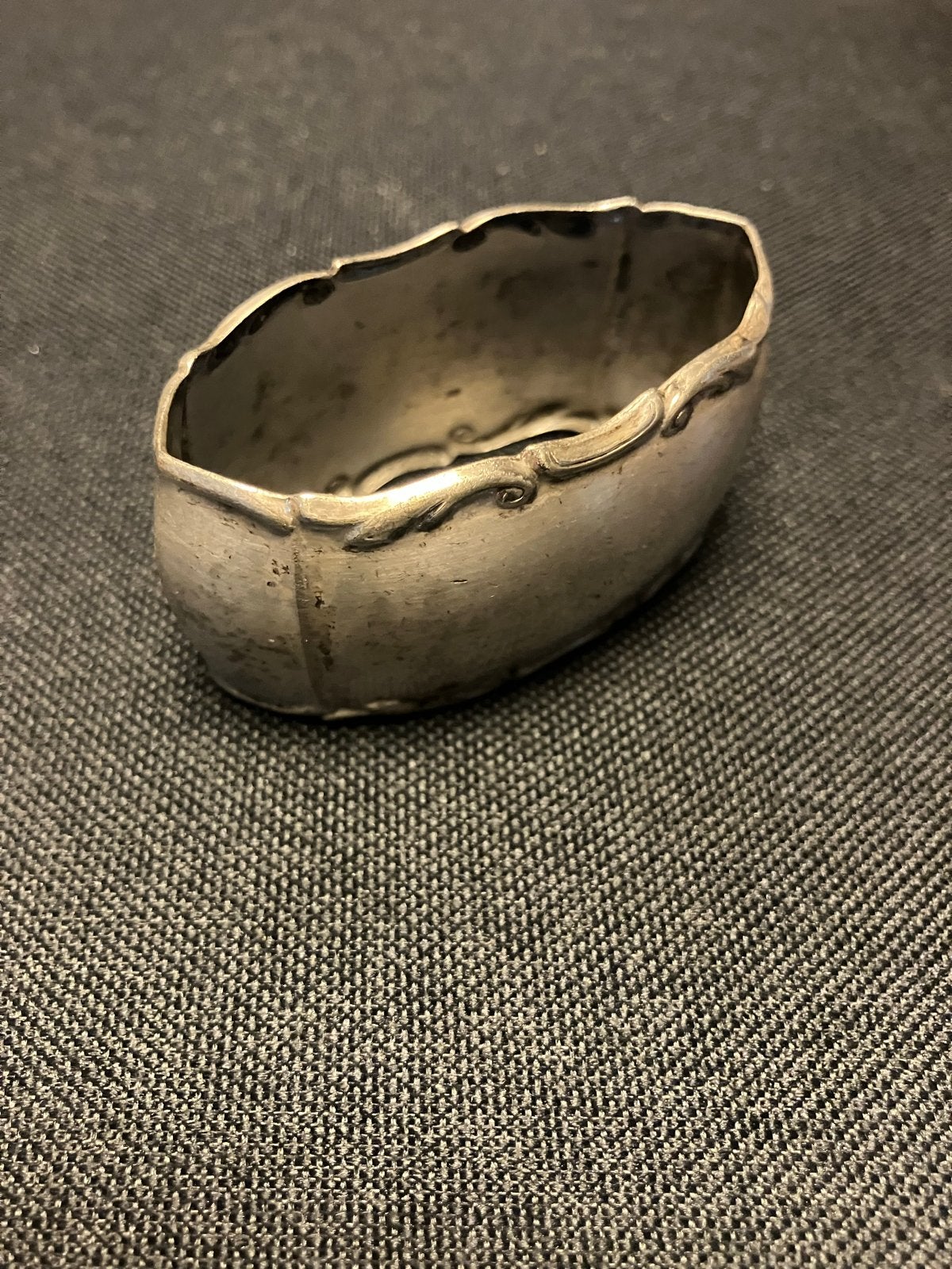 Verzilverde servetring met sierlijke rand, Ophalen of Verzenden, Zilver