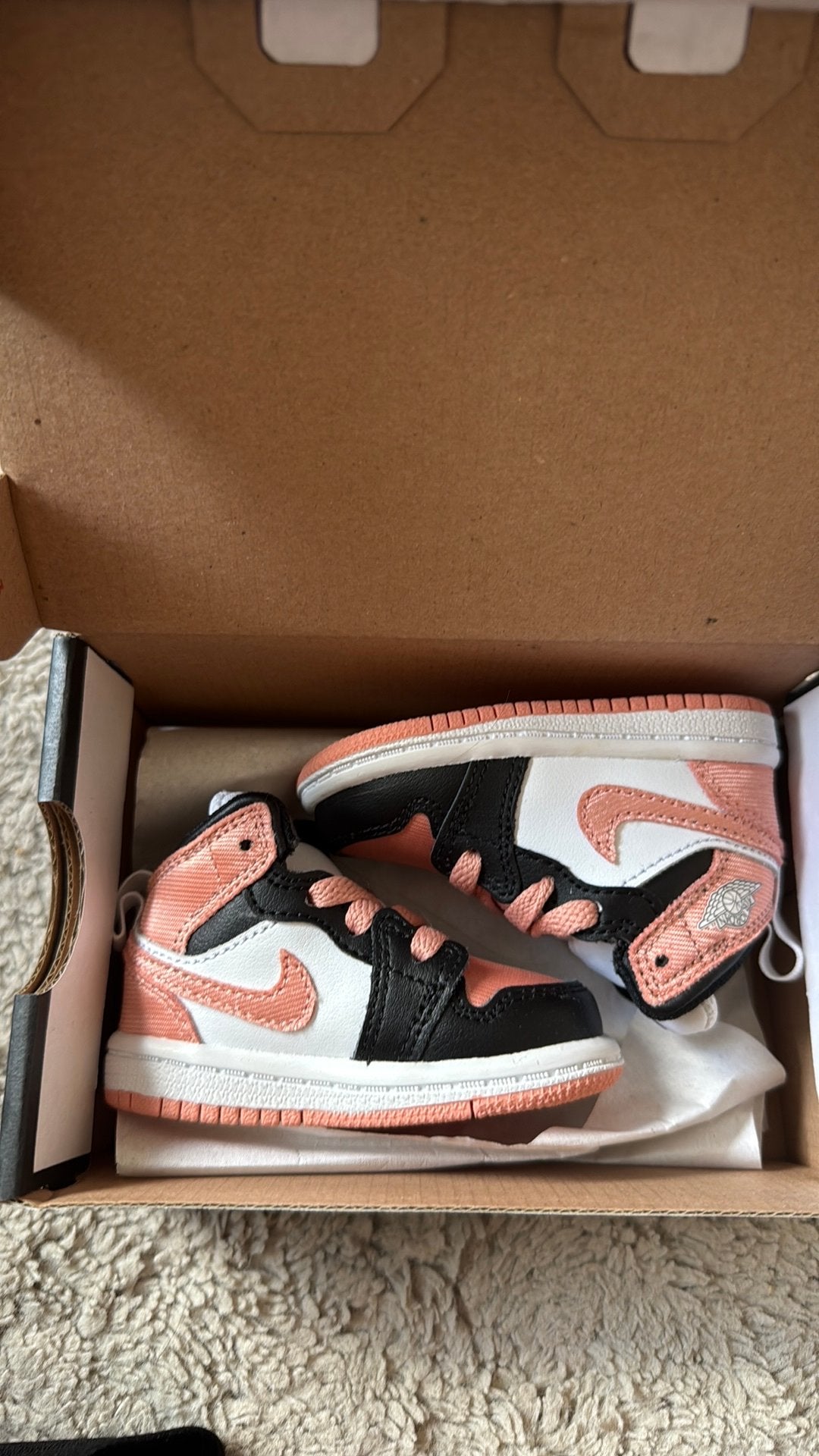 Jordan 1 mid white madder root-black, Ophalen, Nieuw, Jongen of Meisje, Schoenen