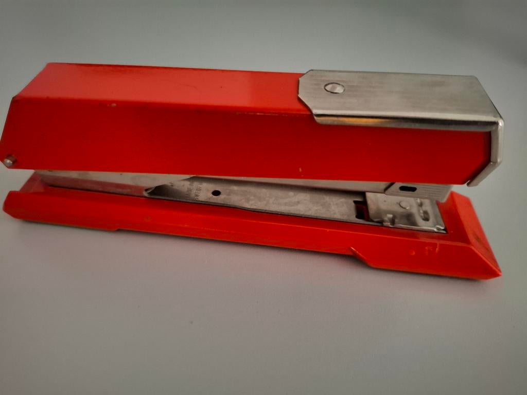 Vintage oranje nietmachine, Ophalen of Verzenden