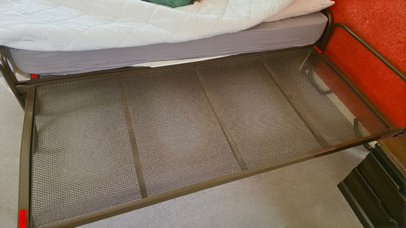 Vintage Rawitras Eenpersoonsbed met Gaasbodem 2 stuks voor, Ophalen