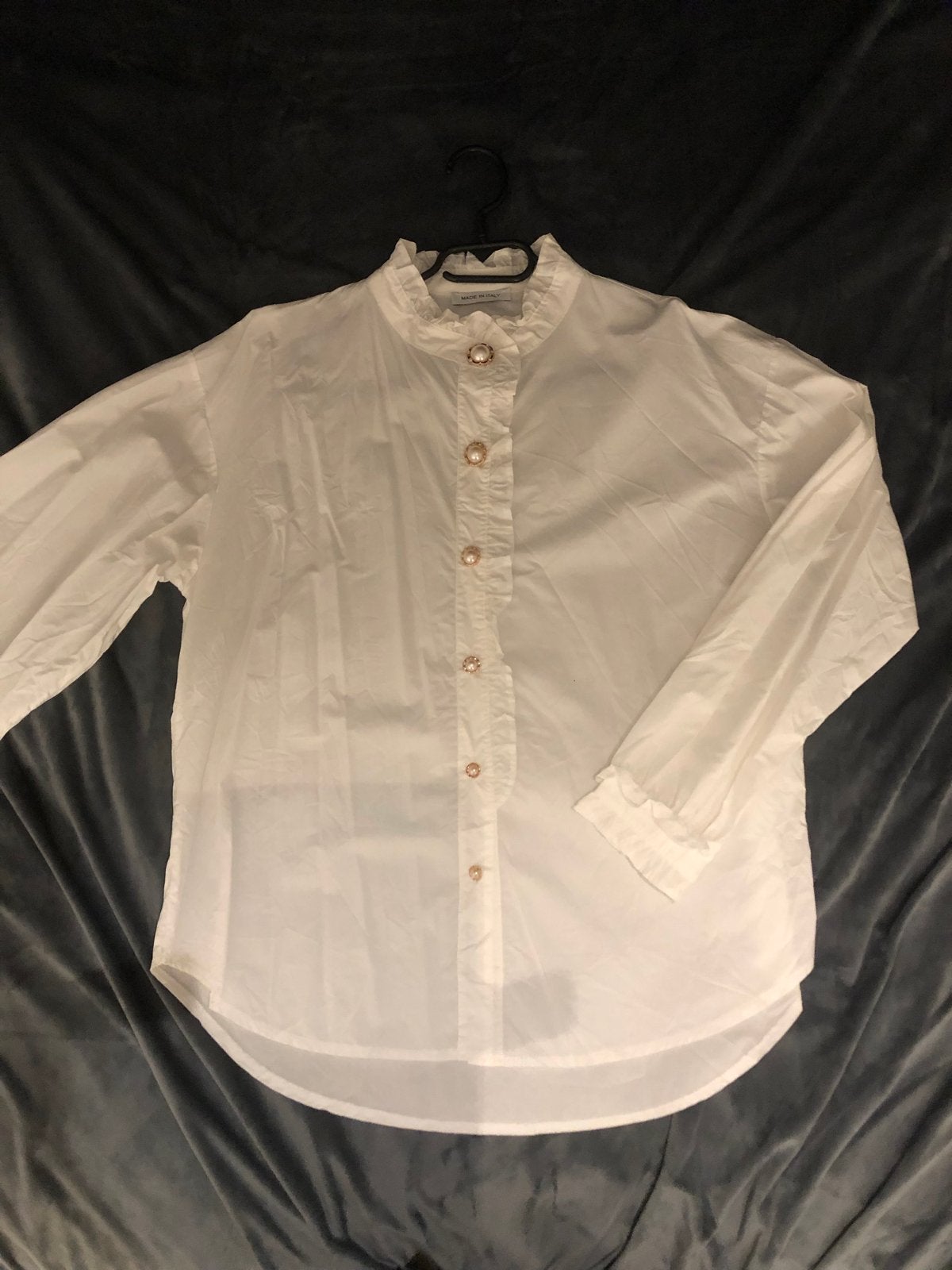 Witte blouse met gouden knopen en ruches, Kleding | Dames, Ophalen of Verzenden, Zo goed als nieuw, Maat 38/40 (M), Wit