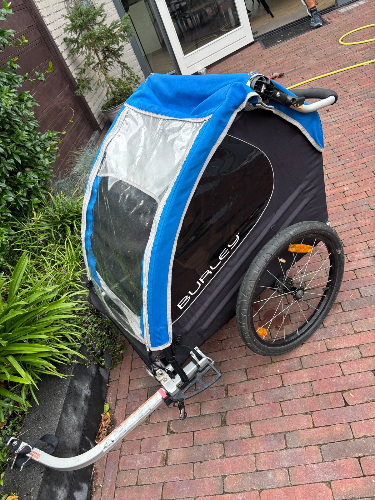 Burley fietskar blauw/zwart - incl. wandelwagenkit, Ophalen, Zo goed als nieuw, Kinderkar, 40 tot 60 kg