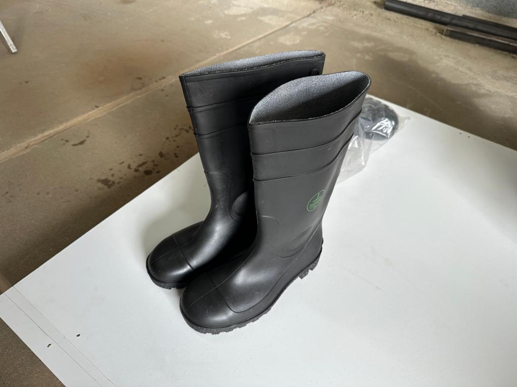 Zwarte regenlaarzen regenlaars laars laarzen 42 en 43, Ophalen of Verzenden, Zo goed als nieuw, Zwart, Boots