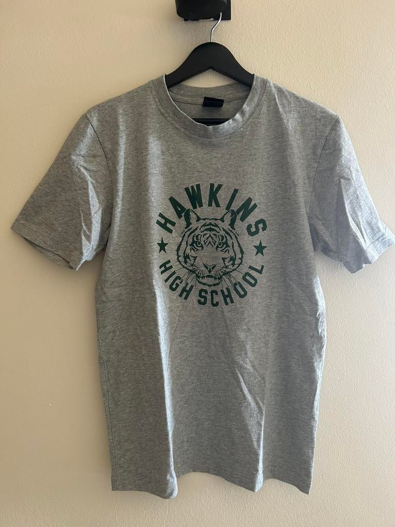 Tshirt Nike x Stranger Things Hawkins High Tee (2019), Ophalen, Zo goed als nieuw, Grijs