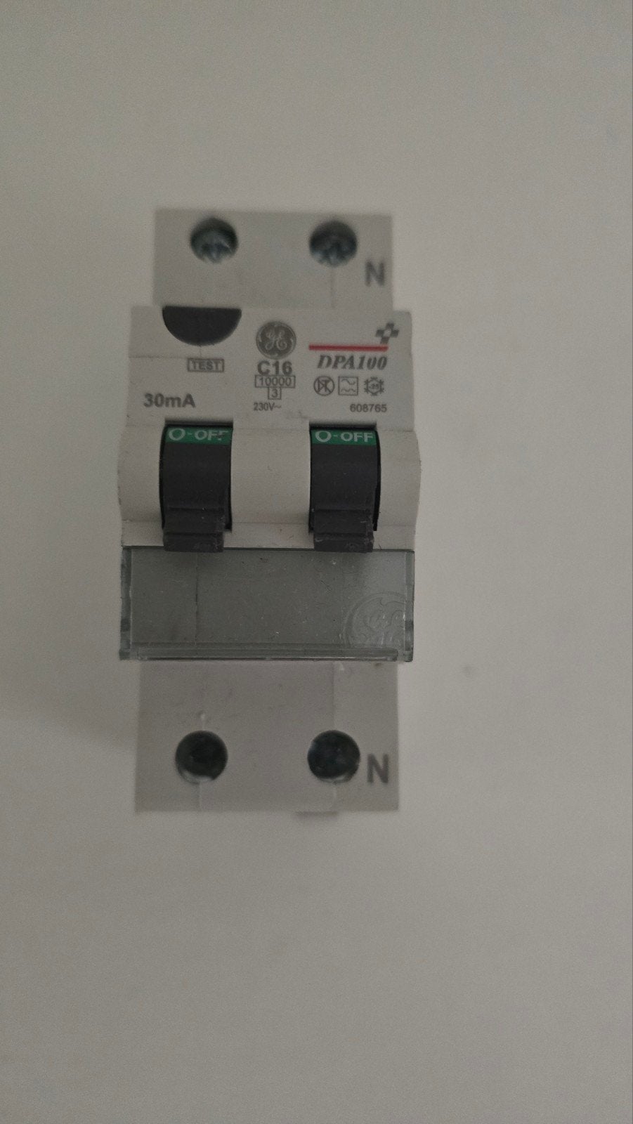 GE DPA100 Aardlekschakelaar 30mA C16 230V, Doe-het-zelf en Verbouw, Elektra en Kabels, Ophalen, Gebruikt, Schakelaar