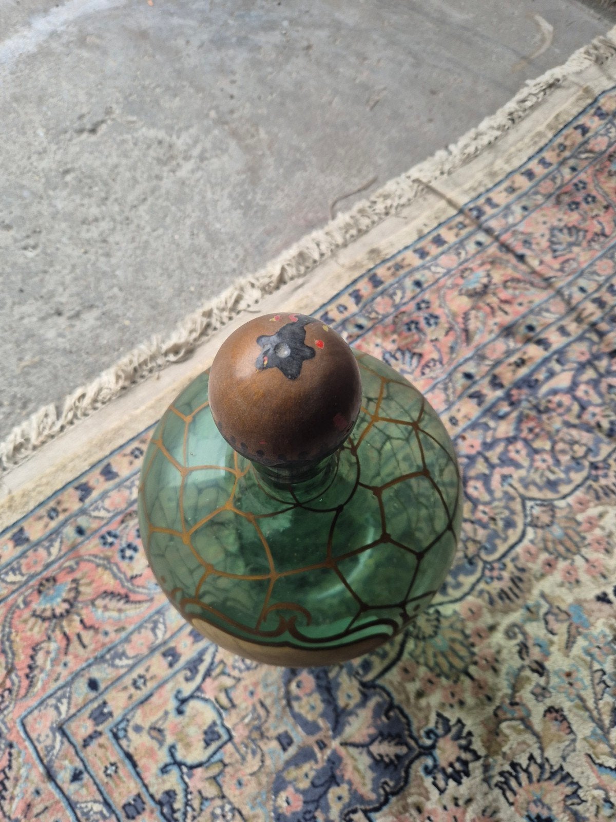 Antieke groene glazen fles met handgeschilderd tafereel, Ophalen of Verzenden