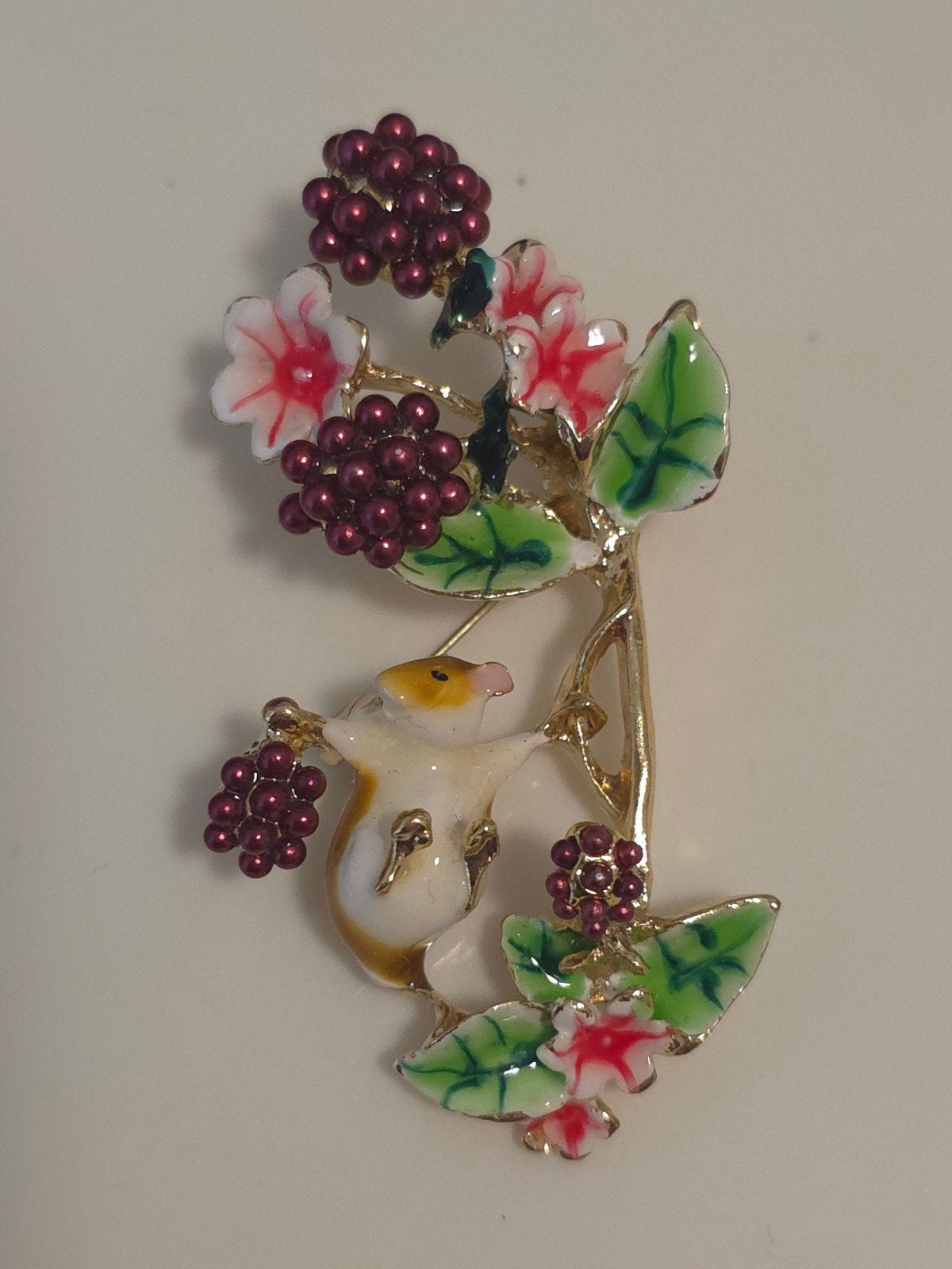 Broche muis Bessen en Bloemen, Sieraden, Tassen en Uiterlijk, Overige materialen, 4 tot 7 cm, Overige kleuren, Zwanensingel 239