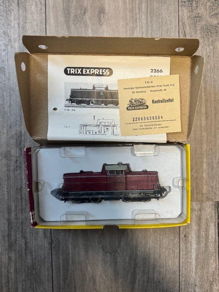 TRIX EXPRESS locomotief 2266, Gebruikt, Trix, Ophalen of Verzenden, Gelijkstroom