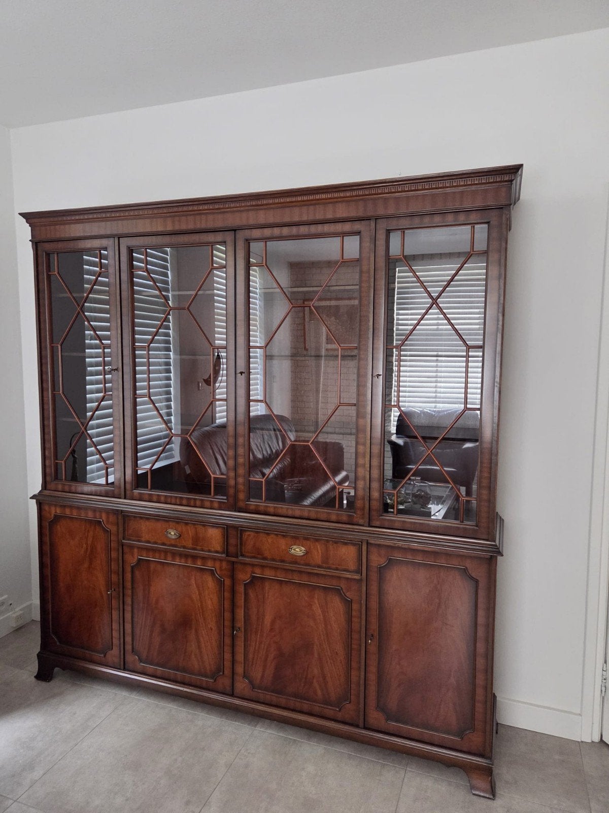Antieke vitrinekast met glas en lades, Ophalen of Verzenden