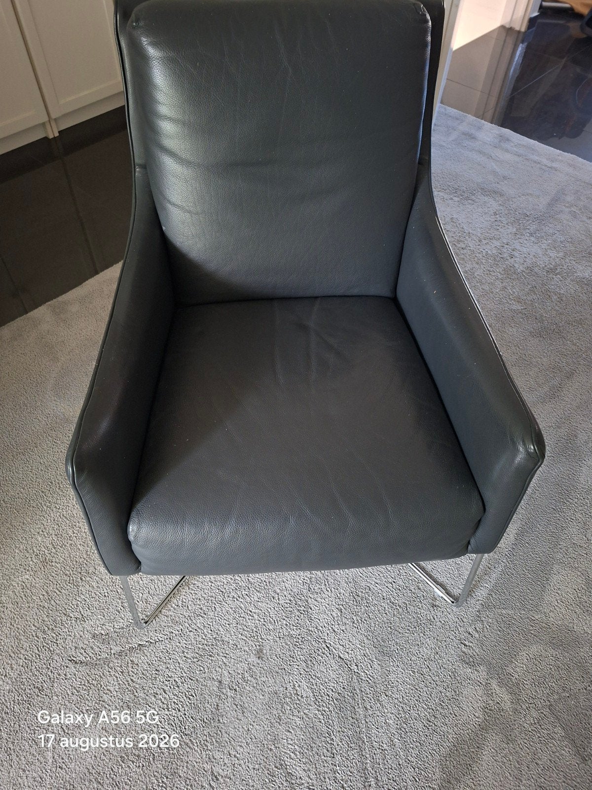 Twee donkerblauwe Natuzzi fauteuils van zacht leer, Ophalen, Gebruikt, 50 tot 75 cm, Leer
