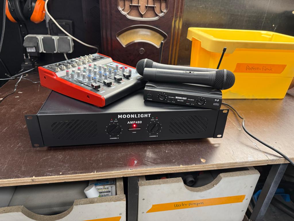 €75  vaste prijs Mengpaneel, versterker.  (mic. Is verkocht), Muziek en Instrumenten, Mengpanelen, Ophalen of Verzenden, Gebruikt