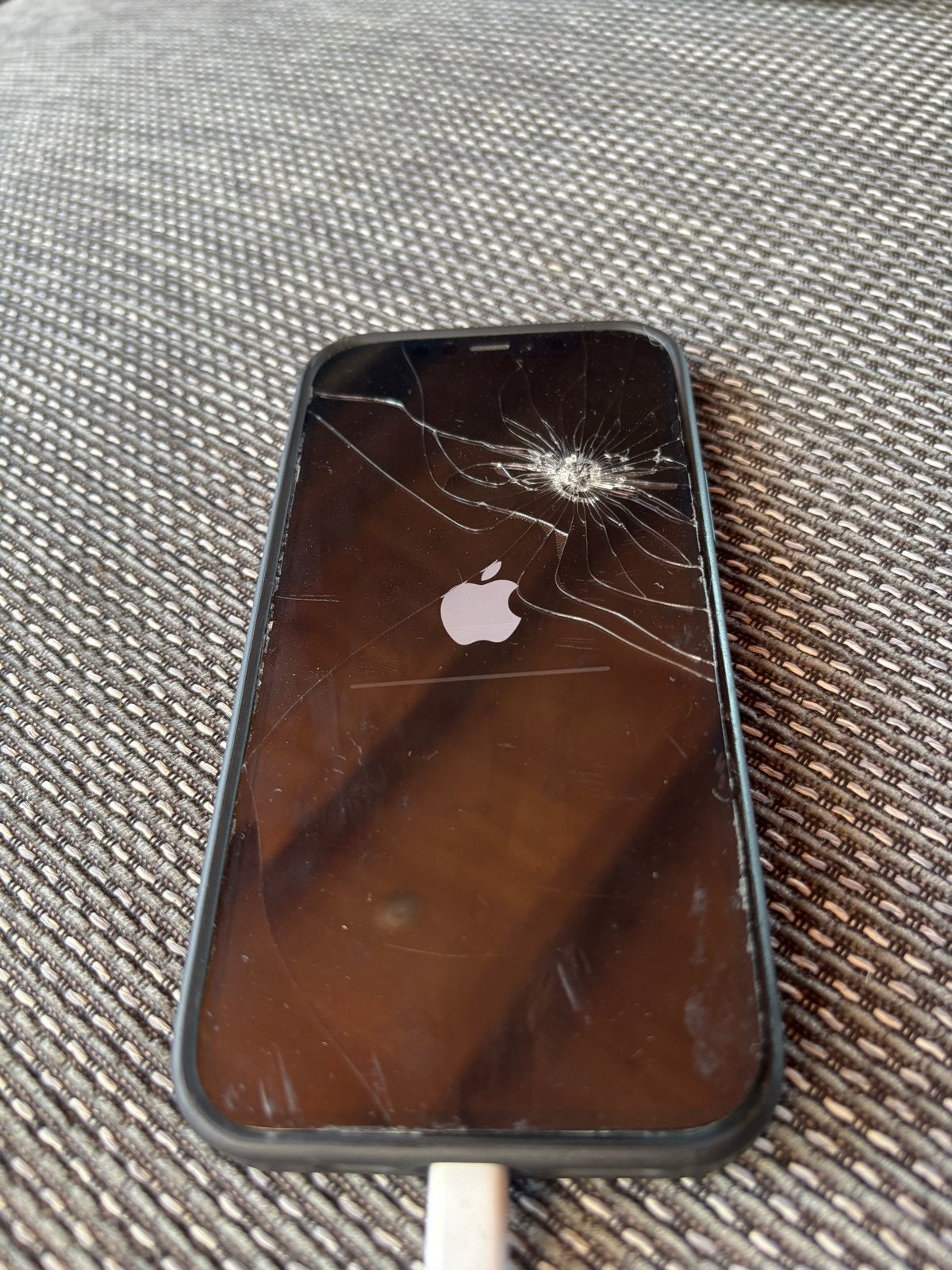 iPhone 12 met barst in scherm, Ophalen, 80 %, Zwart, IPhone 12