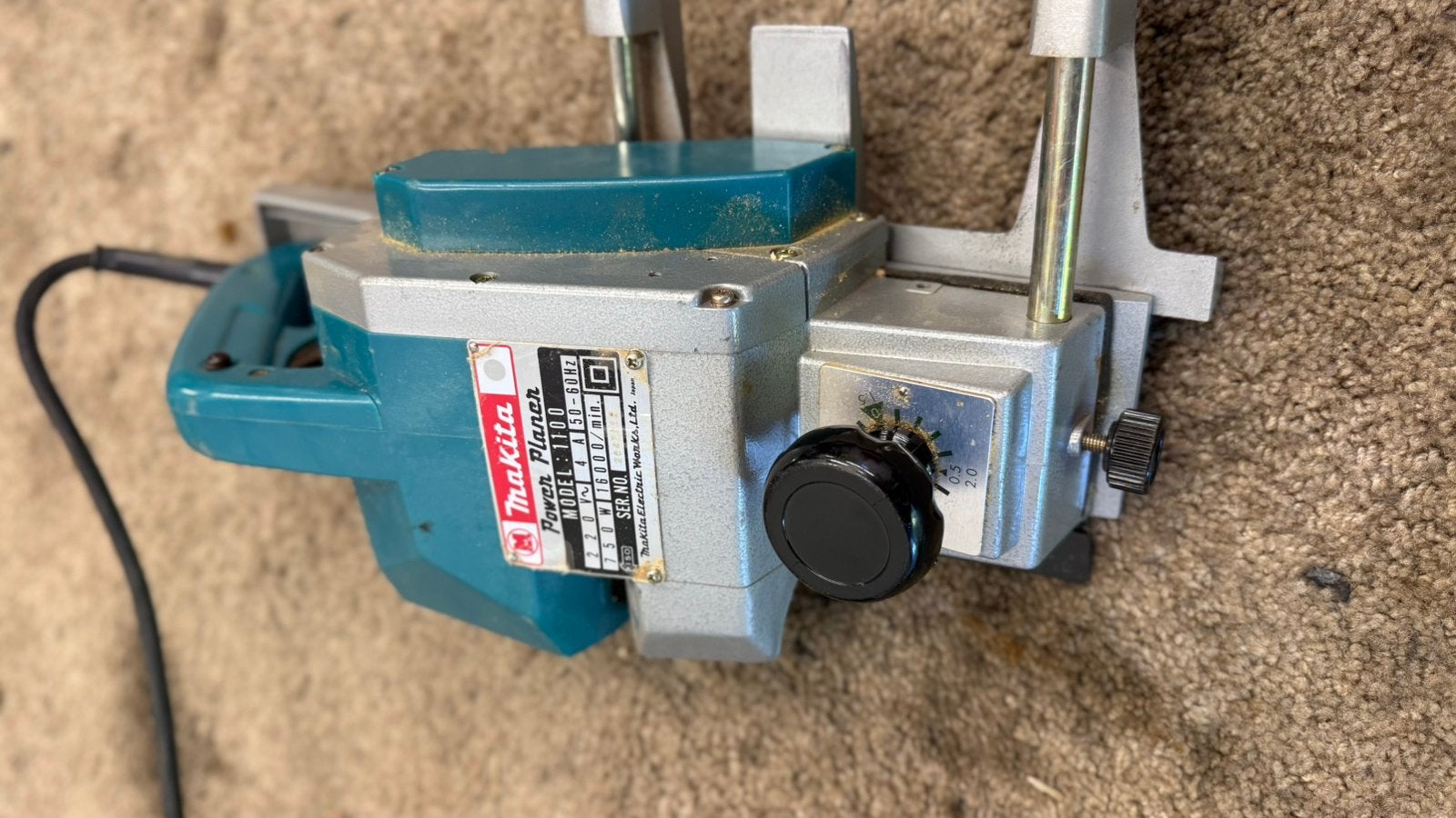 Makita Elektrische schaafmachine, Ophalen, Zo goed als nieuw, 600 tot 1200 watt, Bandschuurmachine