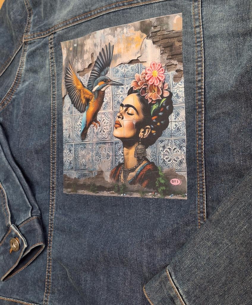 Frida Kahlo met ijsvogel dames spijkerjasje, jeans, denim, Kleding | Dames, Ophalen of Verzenden, Zo goed als nieuw, Maat 38/40 (M)