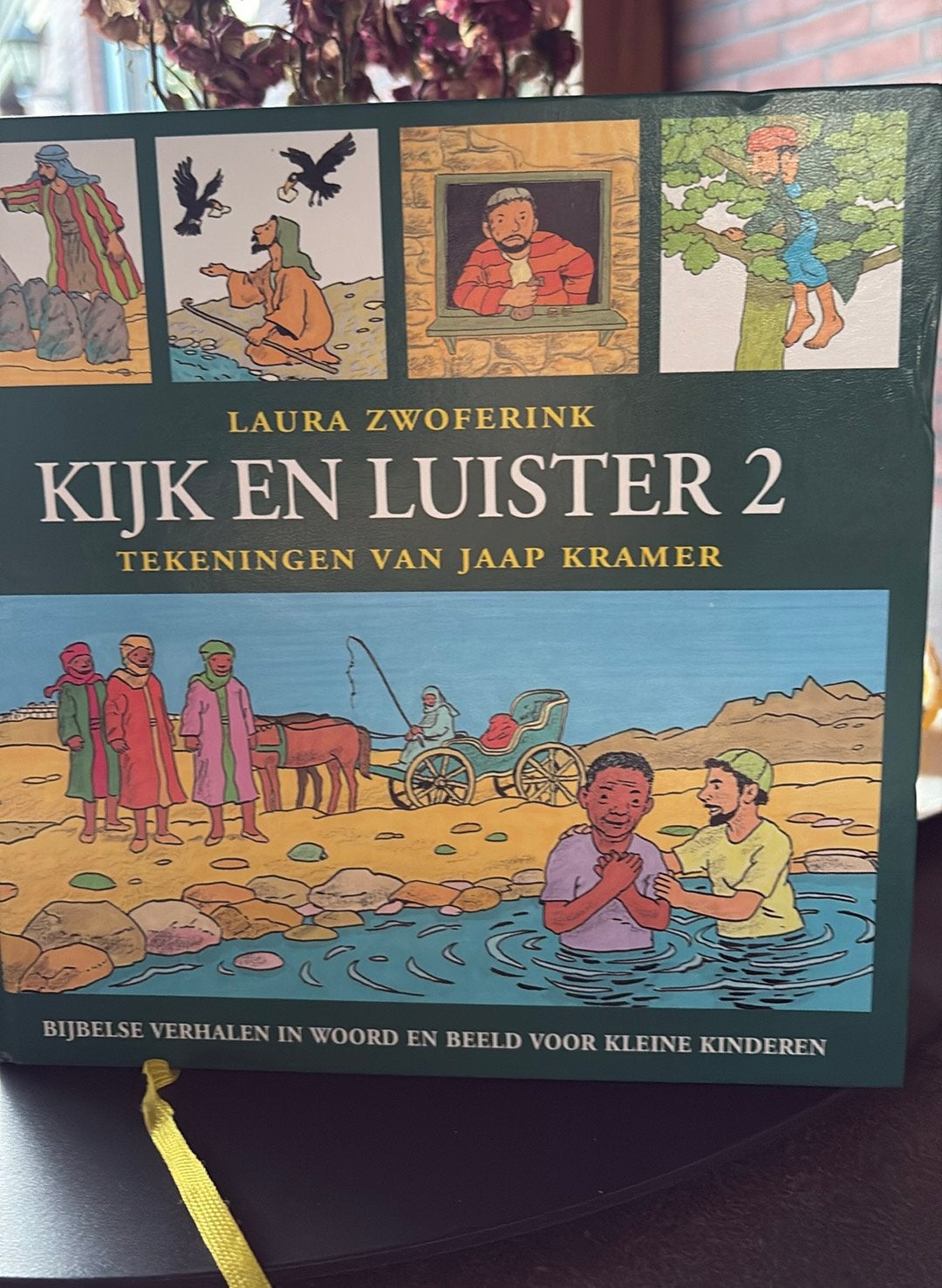 KR-1 Laura Zwoferink - Deel 2 Kijk en luister, Gelezen, Fictie algemeen, Ophalen of Verzenden, L. Zwoferink