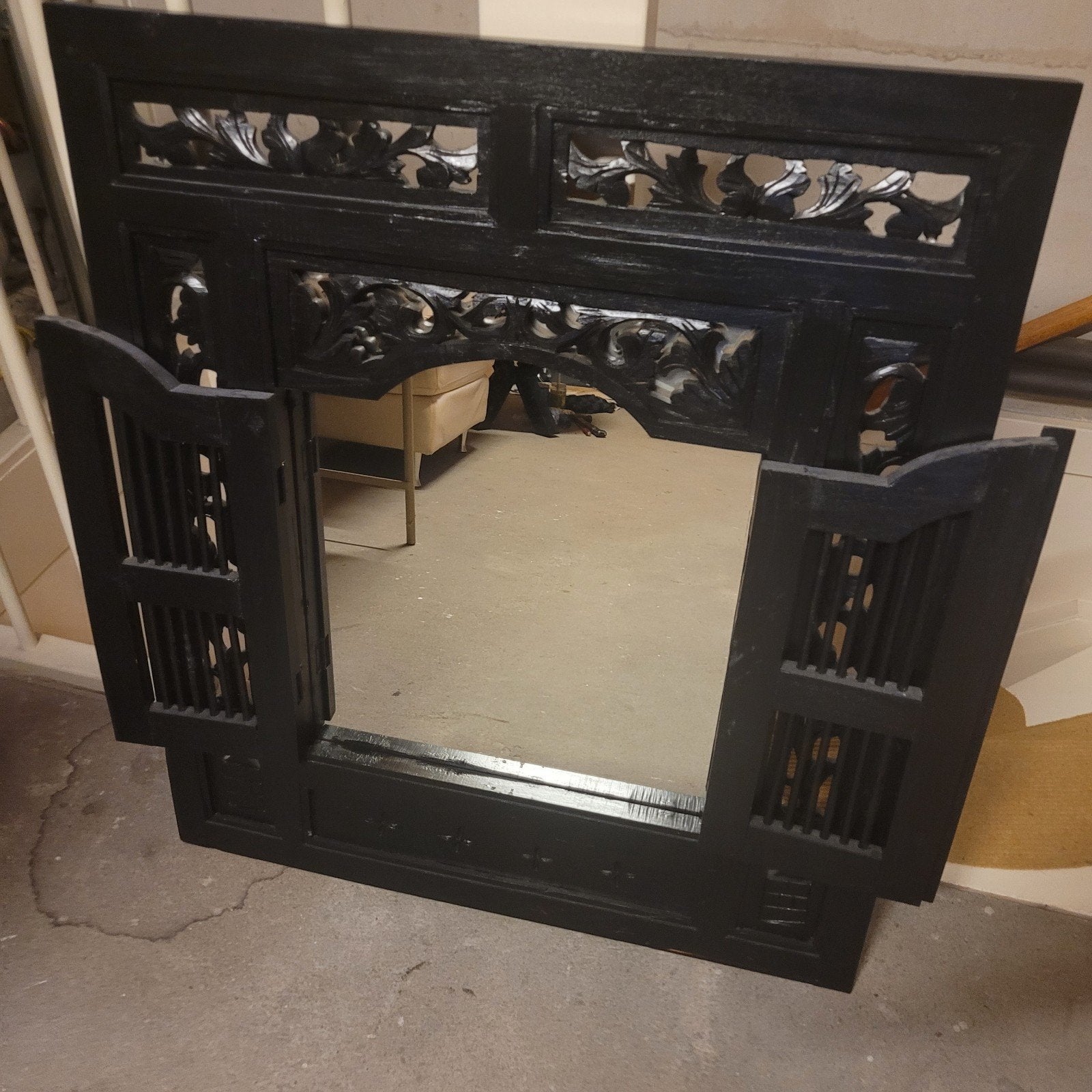 mooie zwarte spiegel  90 cm hoog breedte 80 cm, Antiek en Kunst, Ophalen, Rechthoekig