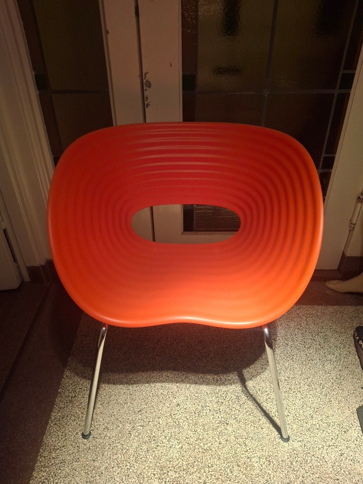 Vitra Tom Vac stoel., Ophalen