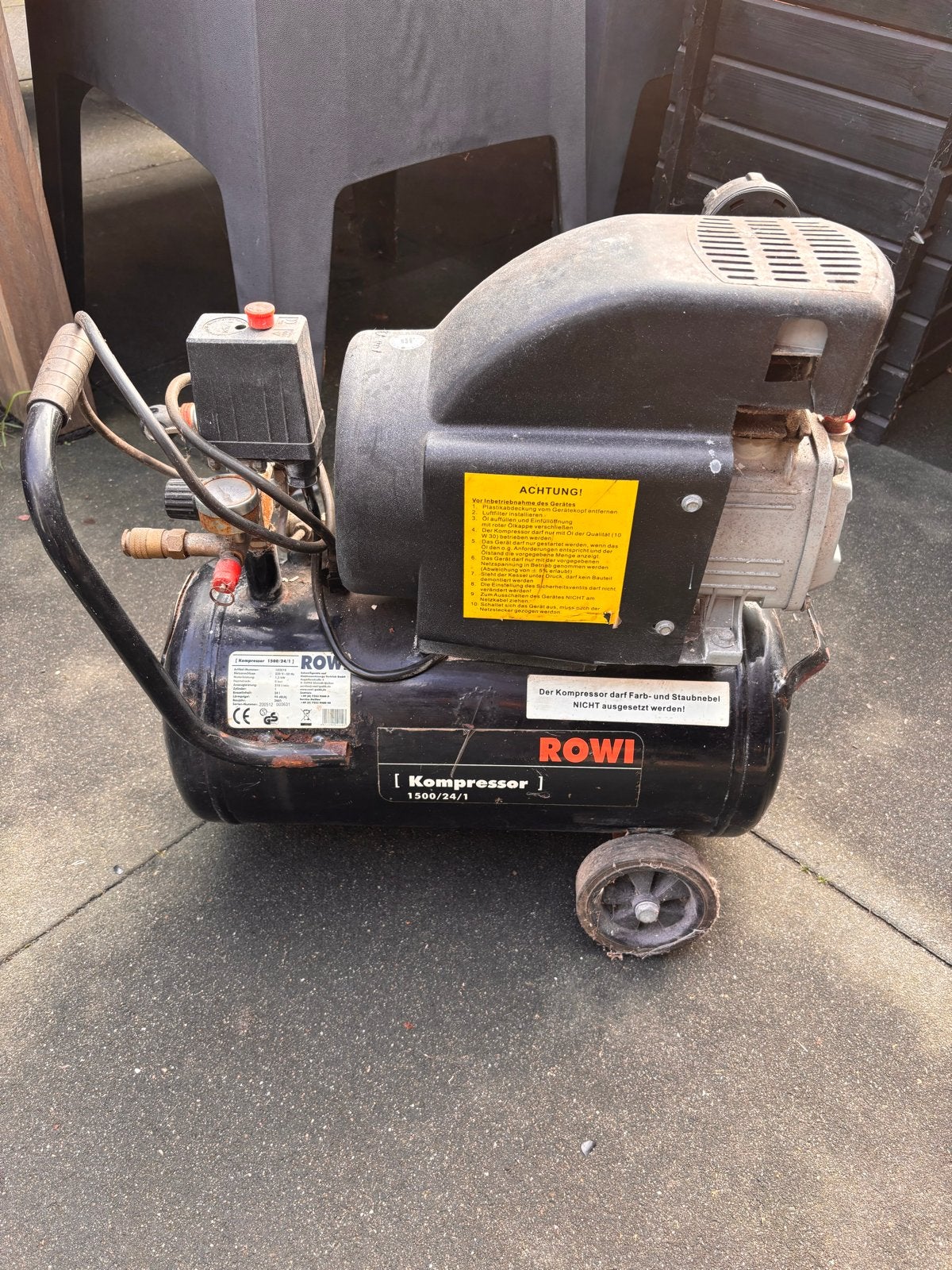 Rowi Compressor 1500/24/1 met slang, Ophalen, Gebruikt, 6 tot 10 bar, 200 tot 400 liter/min