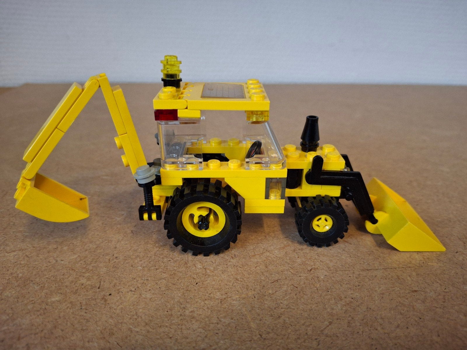 Lego 6662 Backhoe. Jaren 90 Classic Town, Compleet, Lego, Info@lego.com, 33 Bath Road, Slough, UK