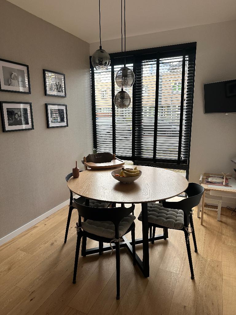 Oak dining table, Rond, Ophalen of Verzenden, Zo goed als nieuw, 100 tot 150 cm