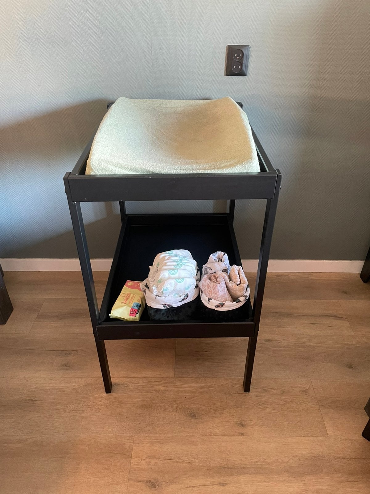 IKEA Sniglar commode/verschoningstafel, Kinderen en Baby's, Kinderkamer | Commodes en Kasten, Minder dan 75 cm, 50 tot 70 cm, Zo goed als nieuw