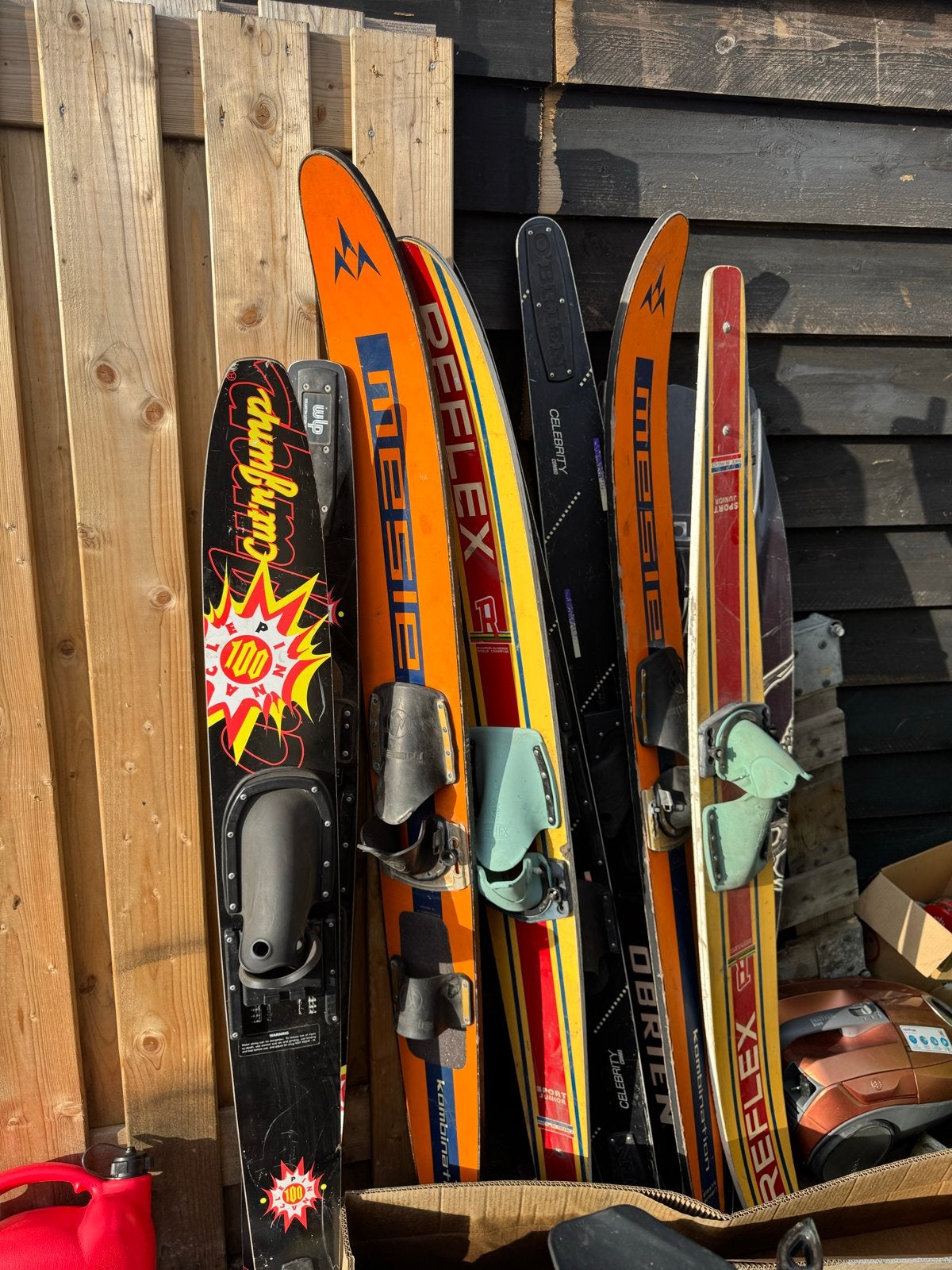 Diverse waterski's en wakeboard te koop, Watersport en Boten, Wakeboarden, Ophalen of Verzenden, Gebruikt, Board en Schoenen