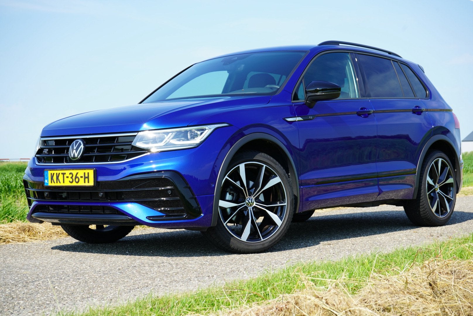 Volkswagen Tiguan 1.5 TSI/2x R-Line/150PK/LED/20"/ Virtual, Auto's, Euro 6, 4 cilinders, 150 pk, Blauw