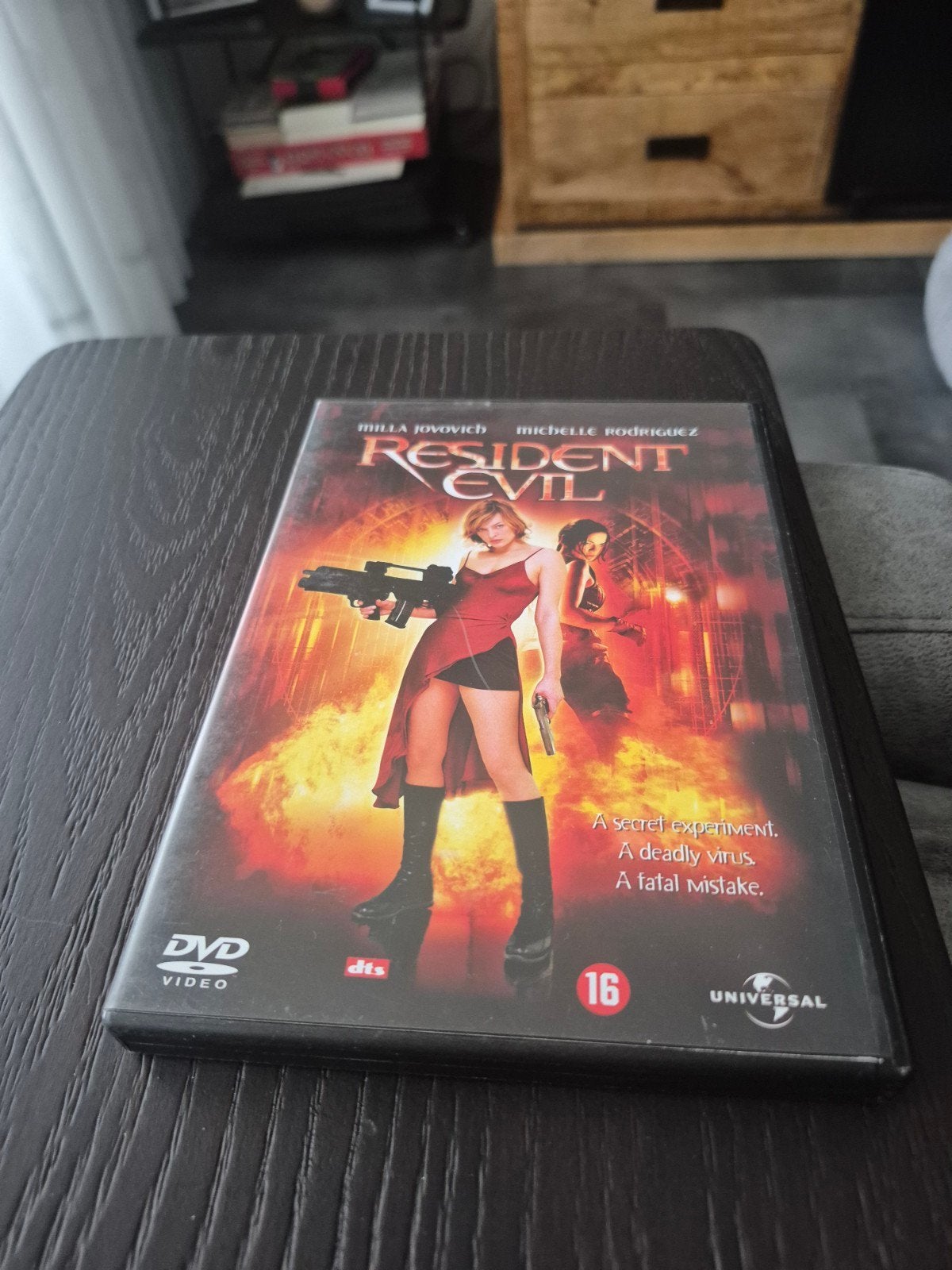 Resident Evil DVD - Actiethriller, Vanaf 16 jaar, Nederlands, Actiethriller, Ophalen of Verzenden