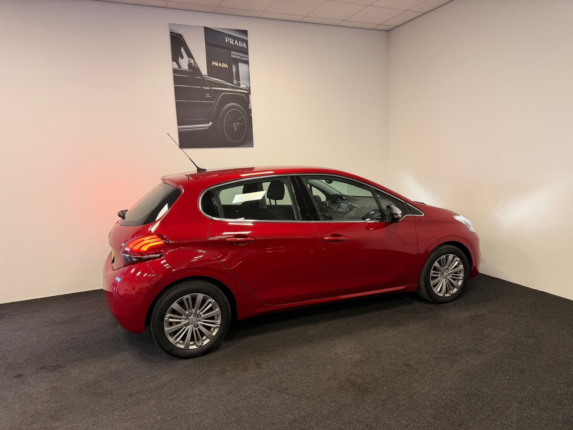 Peugeot 208 1.2 PureTech GT-line 110pk Automaat, Auto's, Stof, 1199 cc, Automatische klimaatregeling, Bedrijf