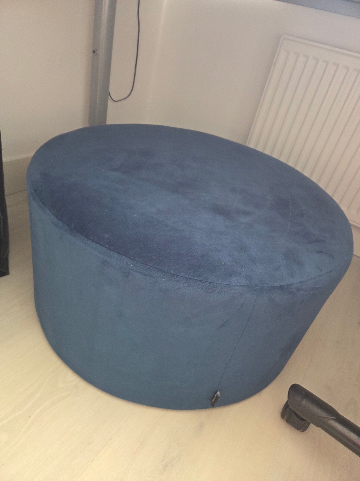 Grote blauwe poef riverdale, Huis en Inrichting, Banken | Voetenbanken en Poefen, Ophalen, Gebruikt, 50 tot 75 cm, 50 tot 75 cm