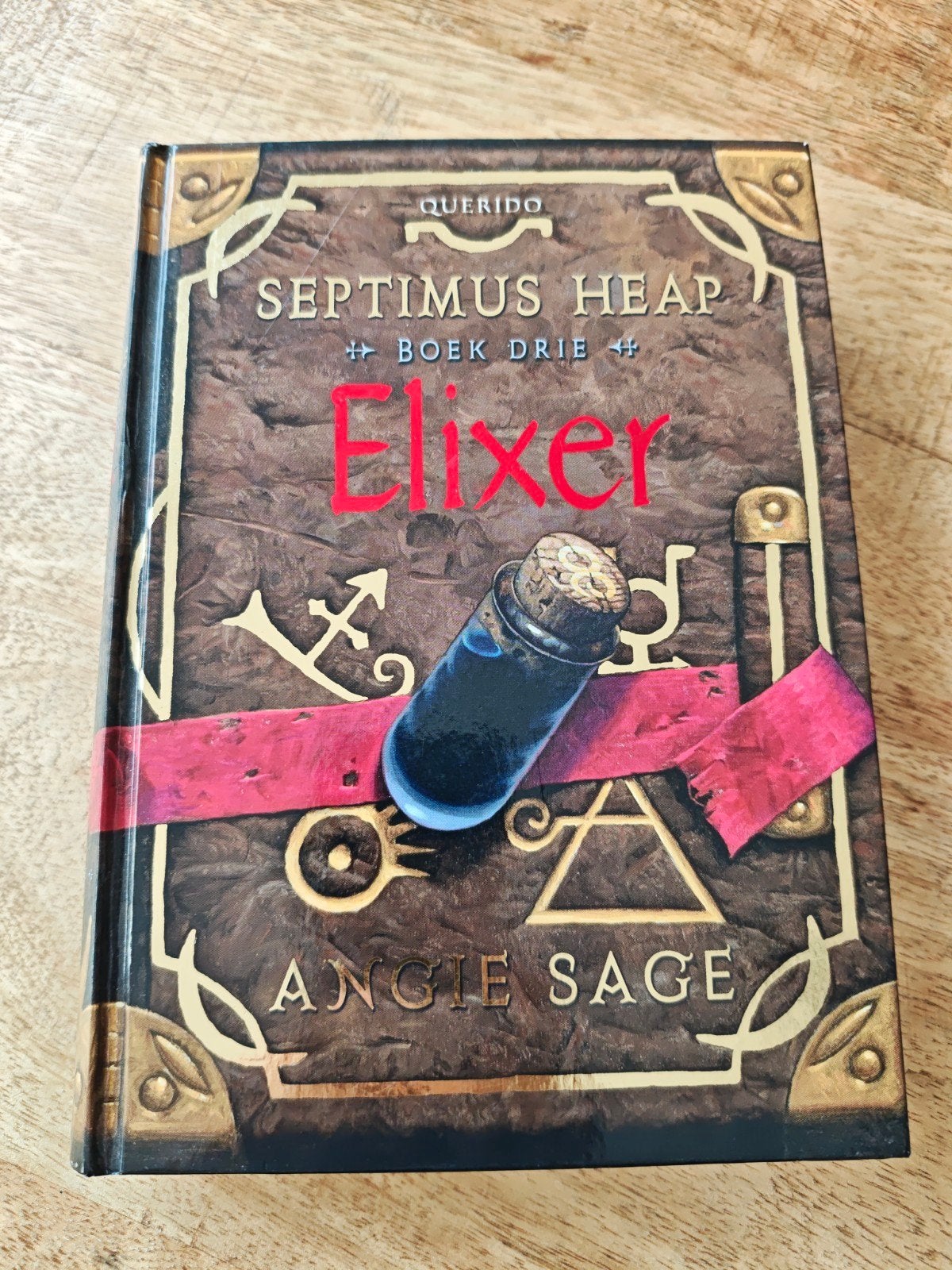 Septimus Heap Boek Drie: Elixer - Angie Sage, Boeken, Ophalen of Verzenden, Gelezen, Angie Sage
