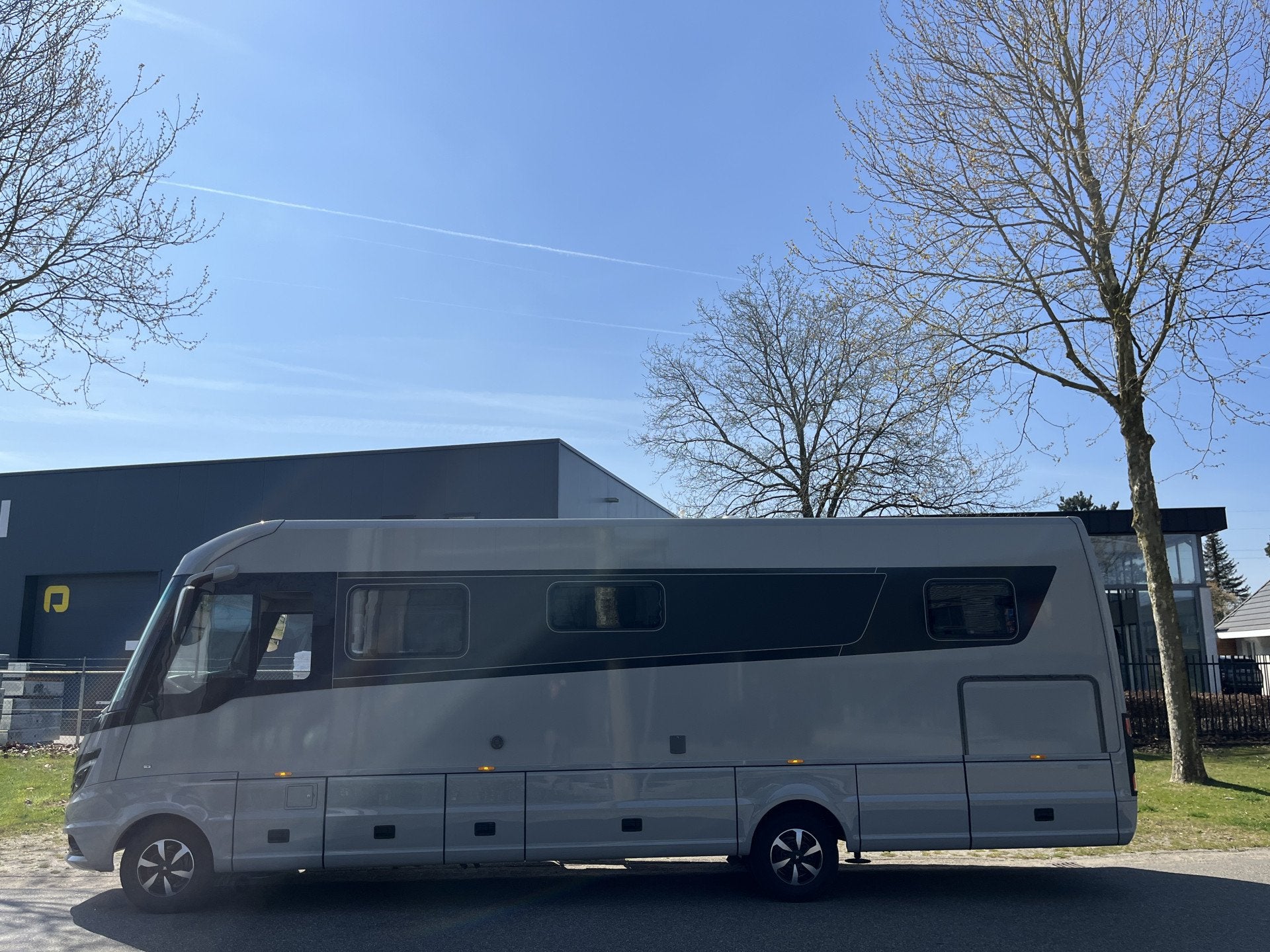 Niesmann+Bischoff Flair 920ER Retarder met Hefbed 5 personen, Caravans en Kamperen, Niesmann+Bischoff, Galliersweg 39
5349AT  OSS, NL