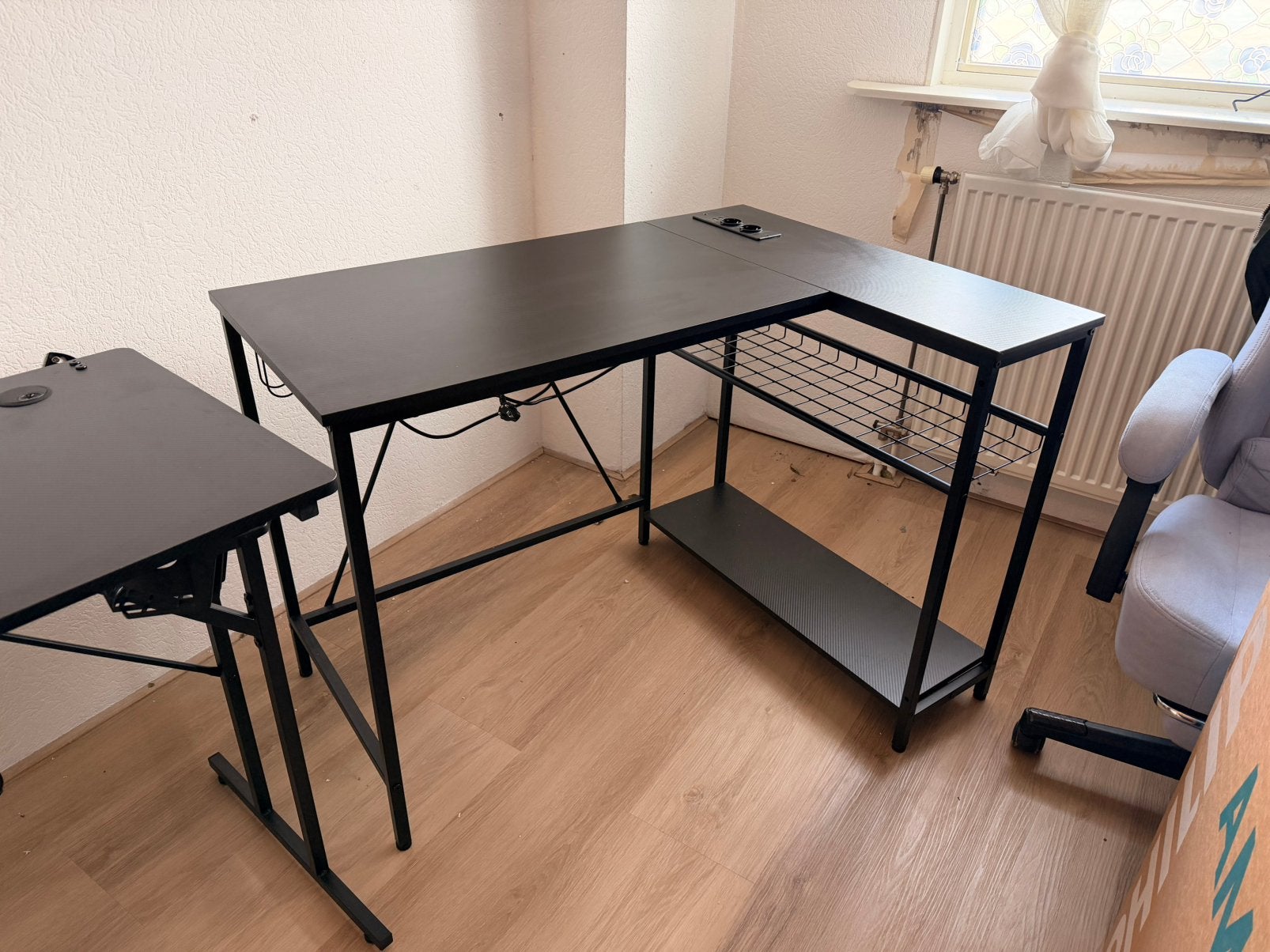 2 bureaus zwart (mag ook los kopen), Huis en Inrichting, Ophalen, Zo goed als nieuw