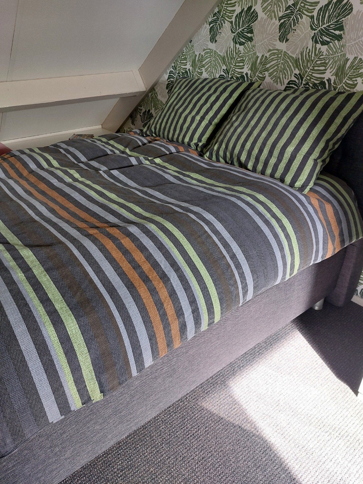 BOXSPRING 140x200 antraciet/zwart in NIEUWSTAAT., Ophalen, Zwart, Tweepersoons, 140 cm