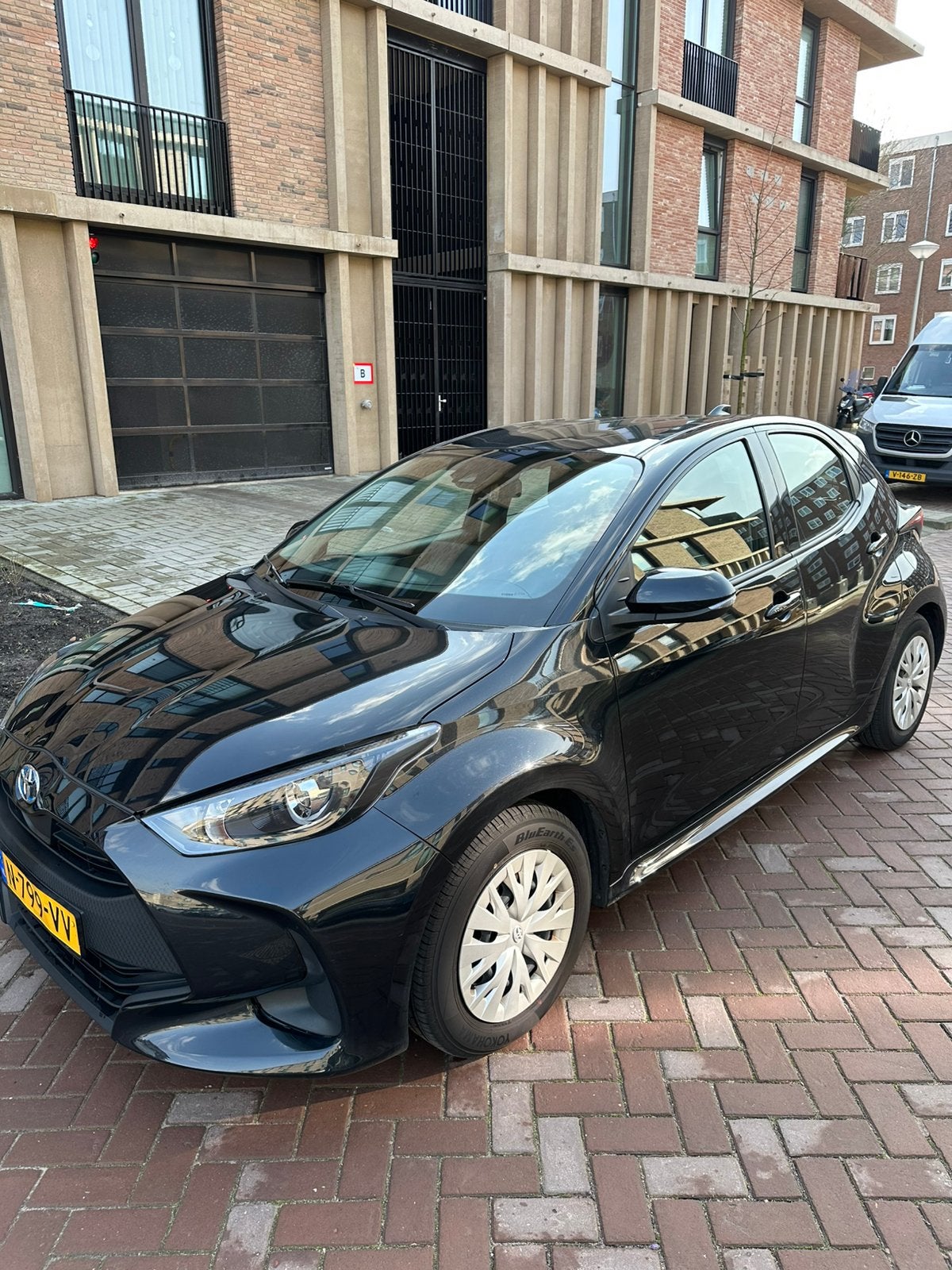 Toyota Yaris 1.5 Hybrid 116pk CVT 2022 Zwart, 450 kg, 450 kg, Bedrijf, 26 km/l