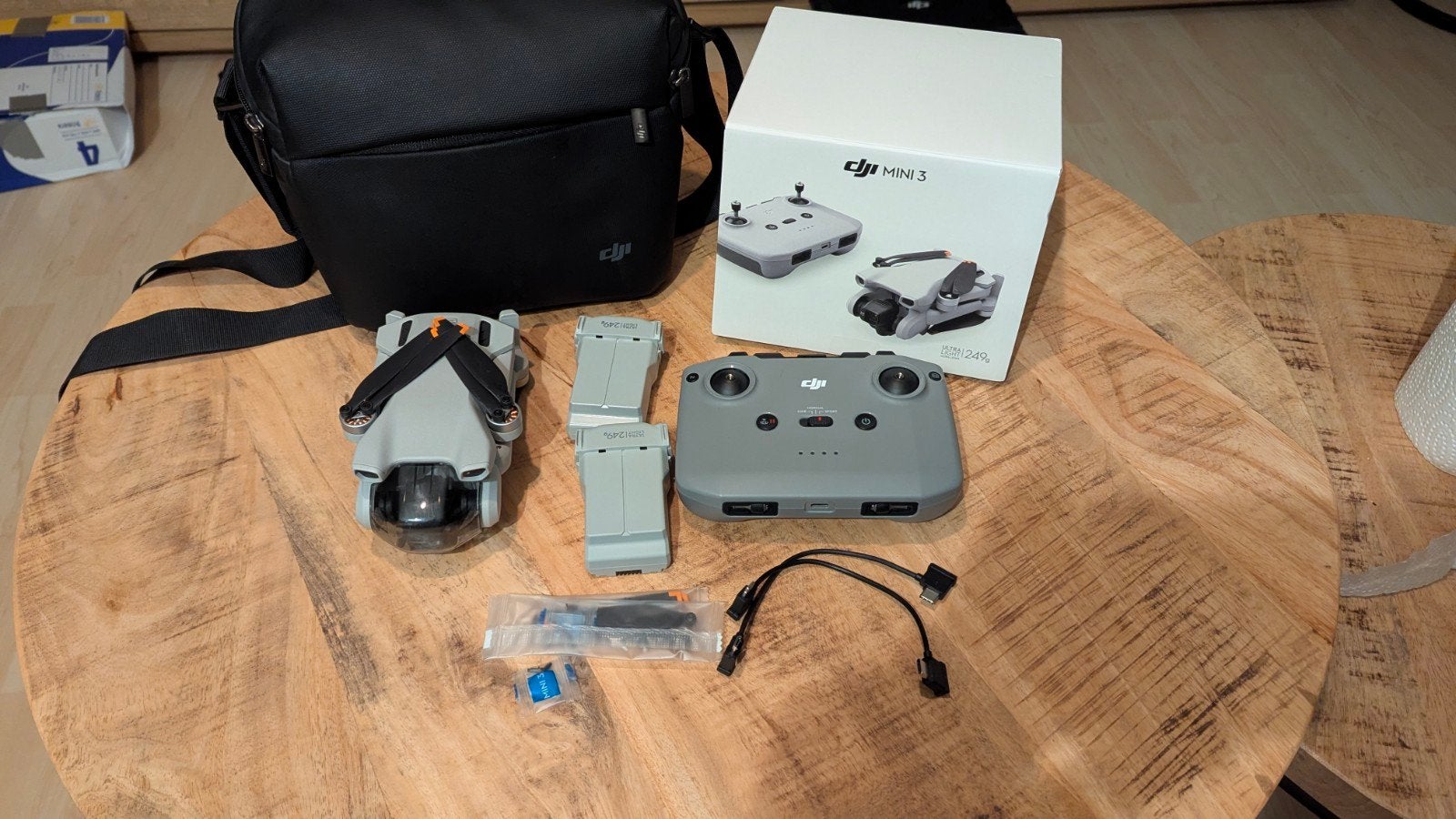 DJI Mini 3 Fly More Combo met Controller en Extra's, Return to Home, 30 tot 45 minuten, Cameradrone, 5 tot 10 kilometer