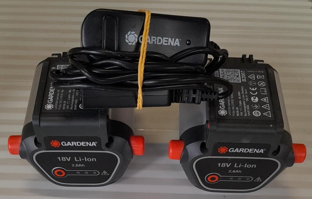 Gardena 18V Li-ion 2.6 Ah 2x inclusief originele lader, Ophalen of Verzenden, Zo goed als nieuw, Gardena